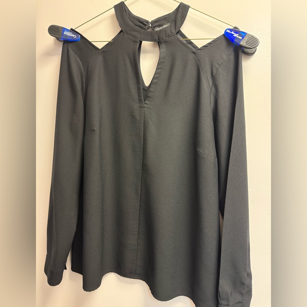 2/$29 on $29 Tops.EUC Lane Bryant Black Top w/Cutout Sleeves/Button Sleeve Cuffs
